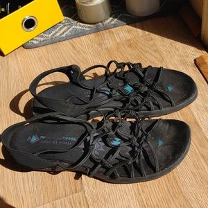 Criss cross Skechers sandals